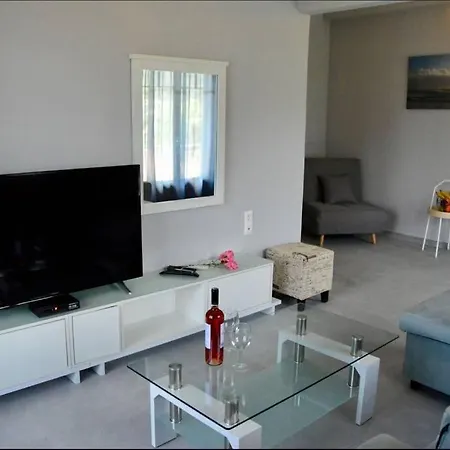 Sea Breeze - N.1 With Private Pool Apartmán